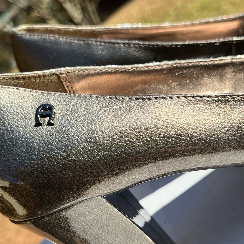 Shiny bronze Aigner pumps - 2.5” heel